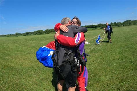 skydiving safety statistics|how many people die skydiving.
